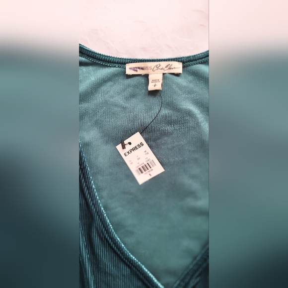 NWT! Express Emerald Desire Velvet Soft Women's Top Size Small - Picture 8 of 11